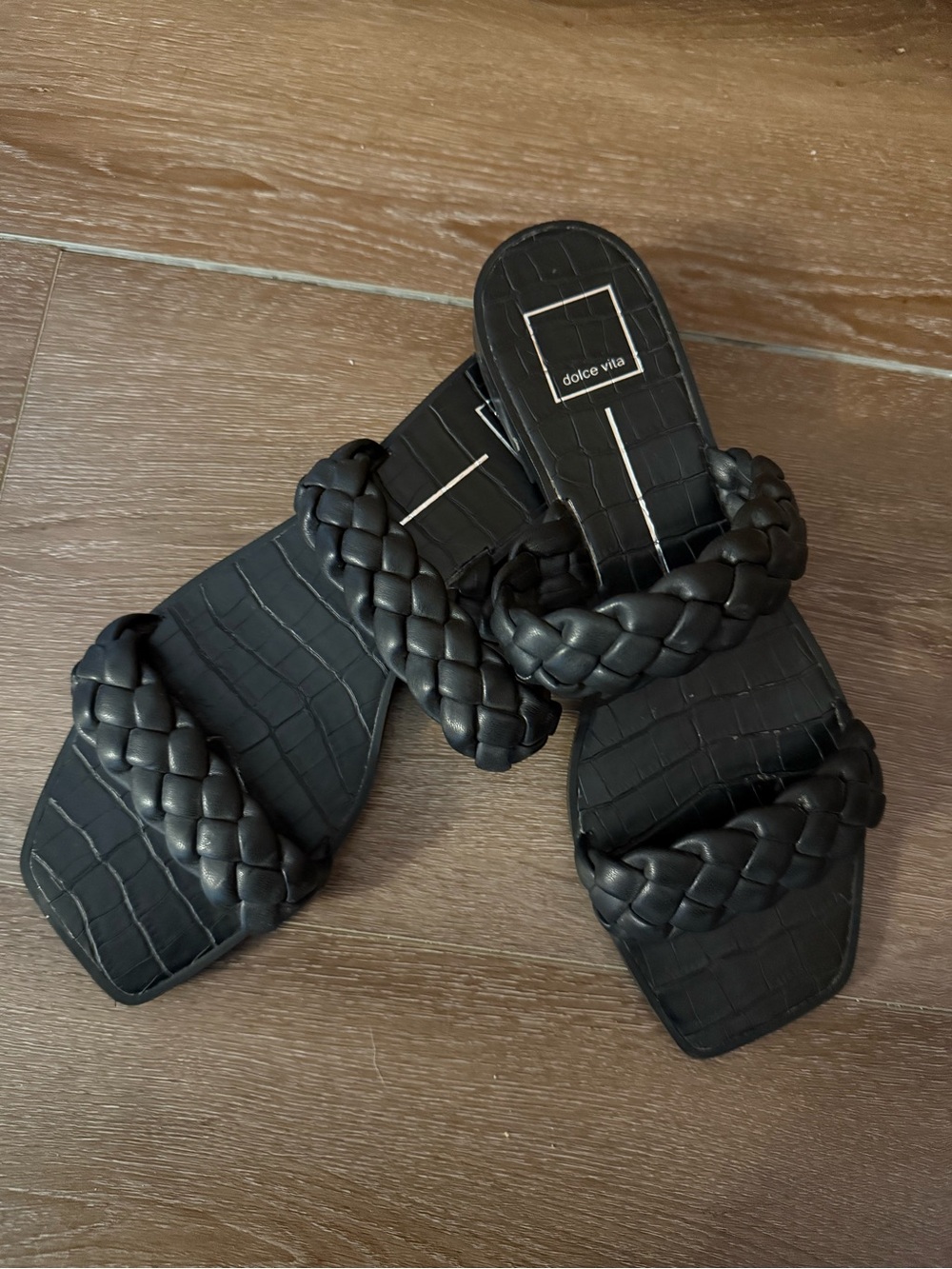 Footwear detected — sandals/slides